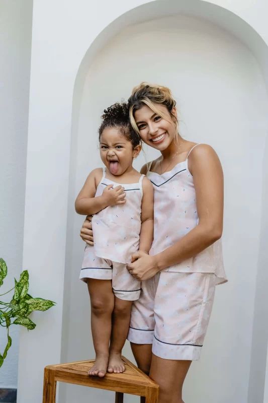 Mamá e hija en pijama